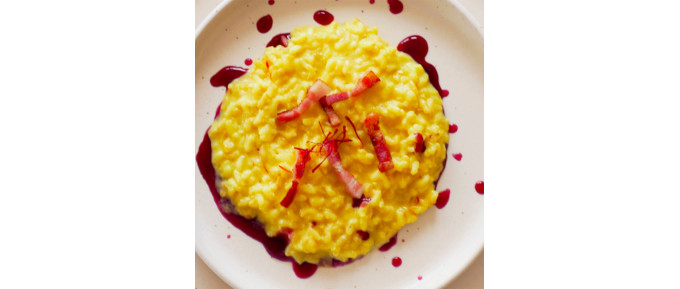 RISOTTO LAVORATO A GREZZO ALLO ZAFFERANO CON RIDUZIONE DI AMARONE